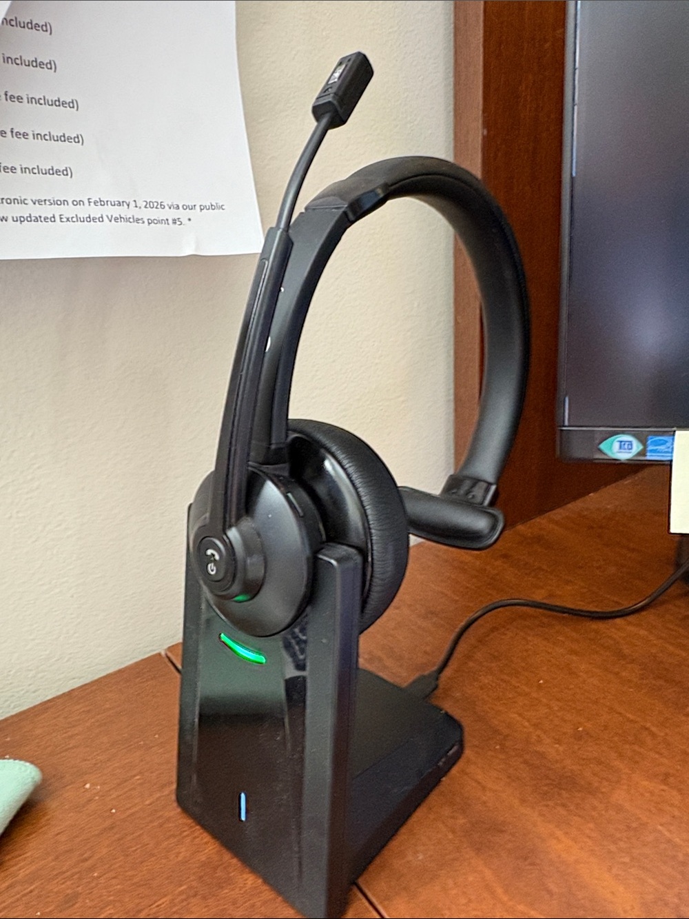Earbay Wireless Office Headset with Charging Stand - Black